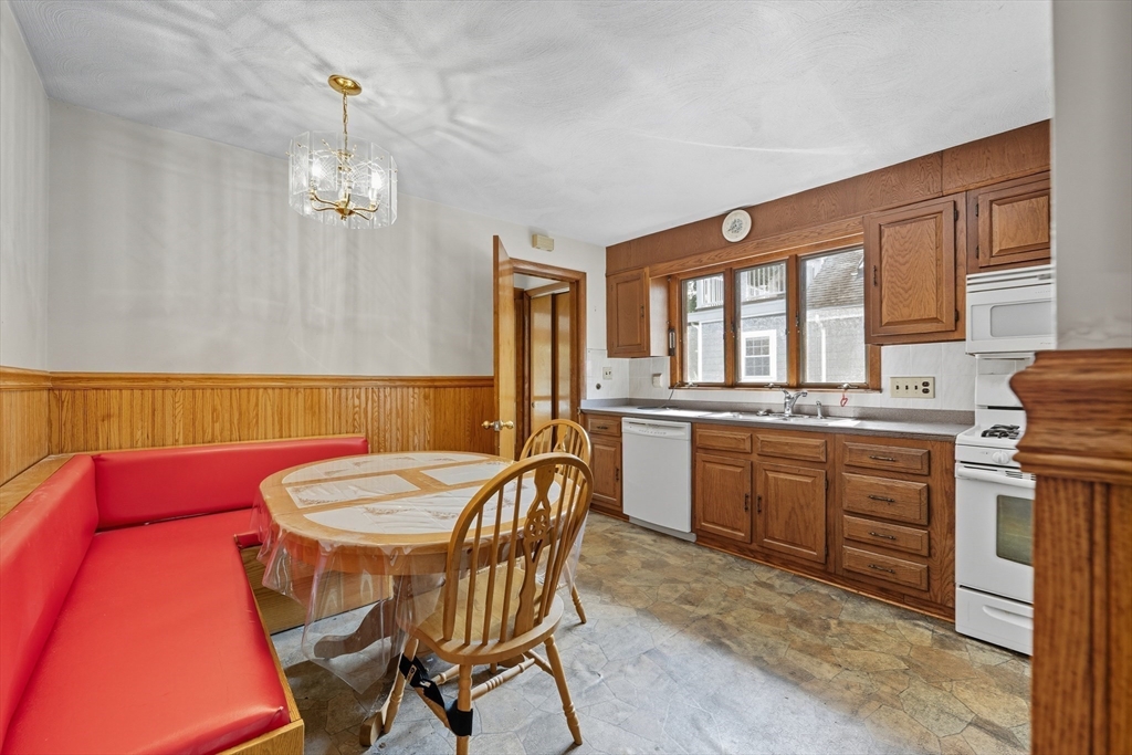 31 Pondview Road Arlington, MA 02474 - Photo 4 of 40 Gallery Image 4