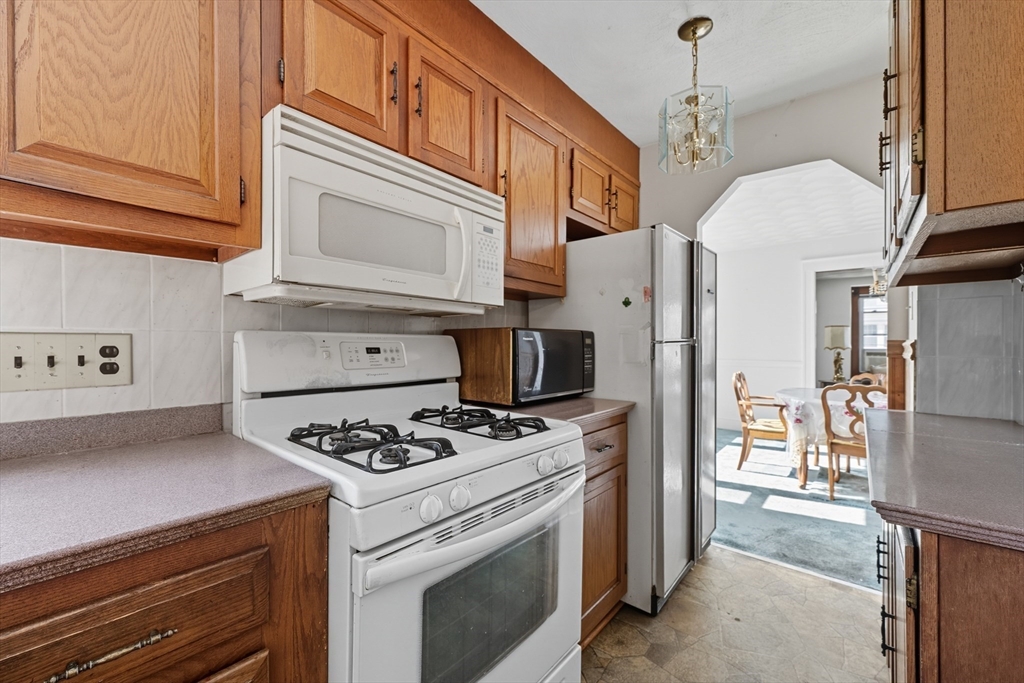 31 Pondview Road Arlington, MA 02474 - Photo 5 of 40 Gallery Image 5