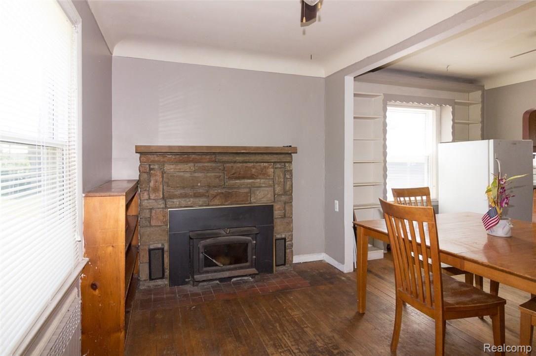 4961 West Dunbar Road Monroe, MI 48161 - Photo 4 of 22 fireplace.jpg