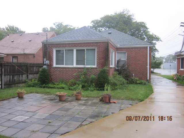 1791 Oxford Road Grosse Pointe, MI 48236 - Photo 9 of 9 31074410-8.JPG