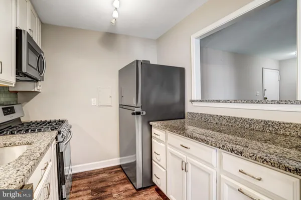 $2,000 | 12215 Braxfield Court, Unit 106, Rockville, MD 20852
