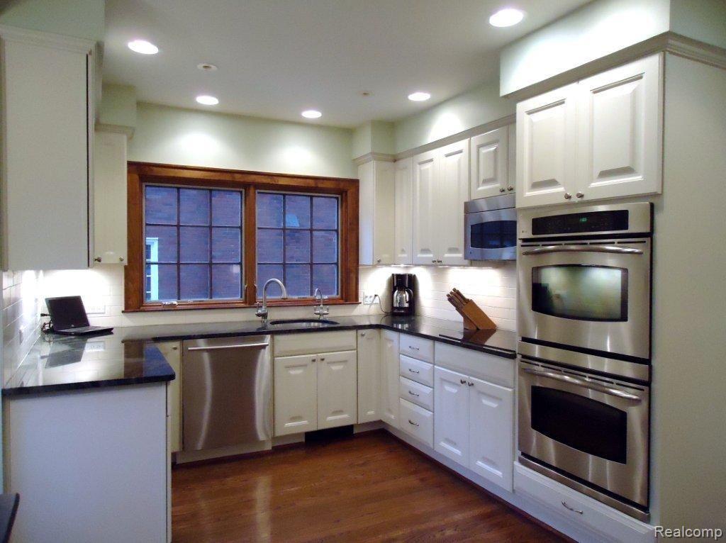1369 Yorkshire Road Grosse Pointe, MI 48230 - Photo 9 of 12 DSC00007