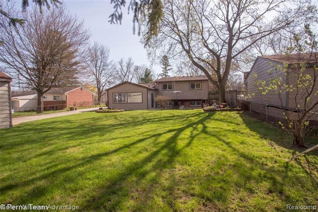 22359 Inkster Road Farmington Hills, MI 48336 - Photo 23 of 27