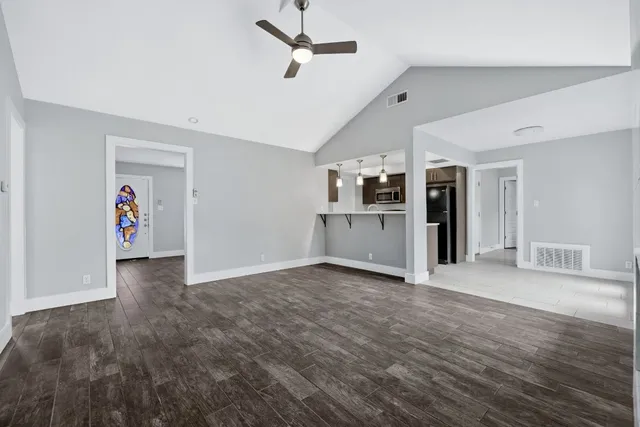 a view of an entryway with a livingroom