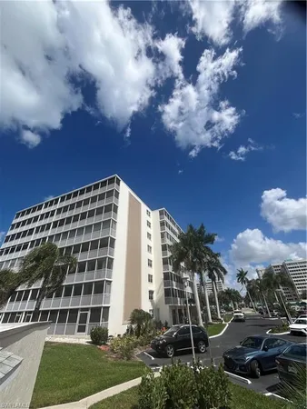 $550,000 | 3 Bluebill Avenue, Unit 207, Naples, FL 34108