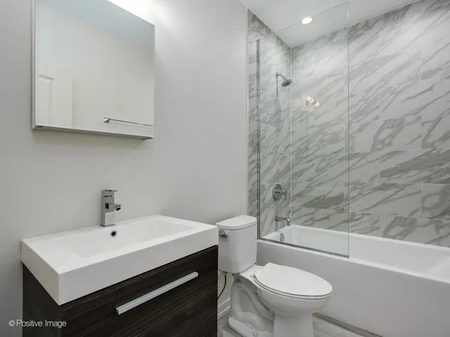 $2,500 | 4111 North Narragansett Avenue, Unit 204, Chicago, IL 60634