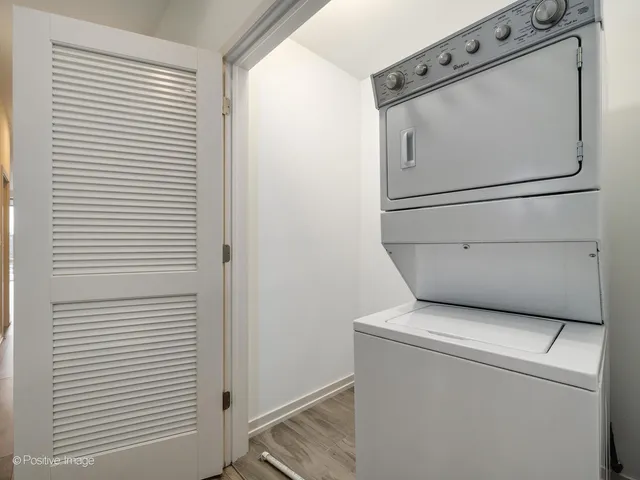 $2,500 | 4111 North Narragansett Avenue, Unit 204, Chicago, IL 60634