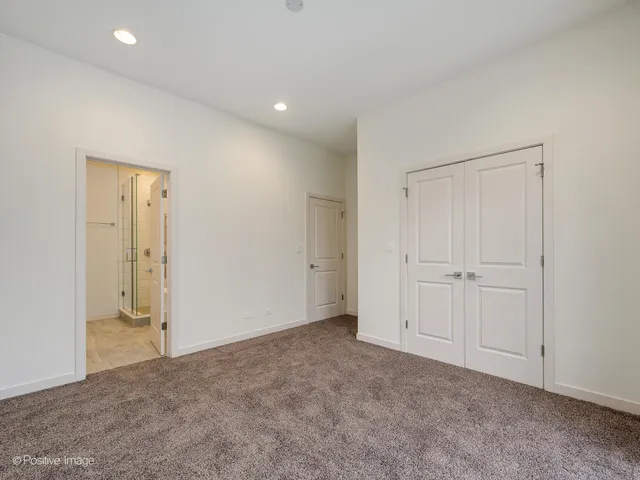 $2,500 | 4111 North Narragansett Avenue, Unit 204, Chicago, IL 60634