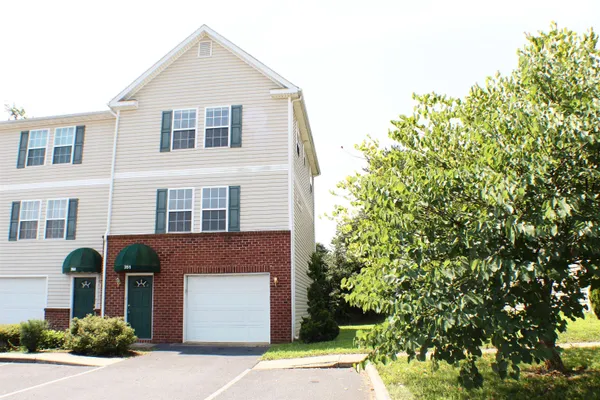 $1,925 | 351 Emerson Lane, Harrisonburg, VA 22802