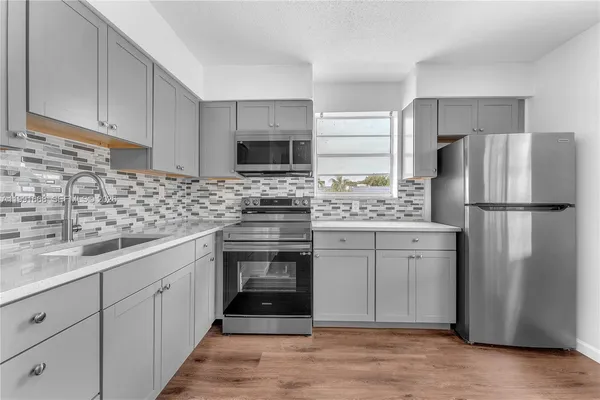 $2,000 | 3750 Southwest 59th Avenue, Unit 3, Davie, FL 33314