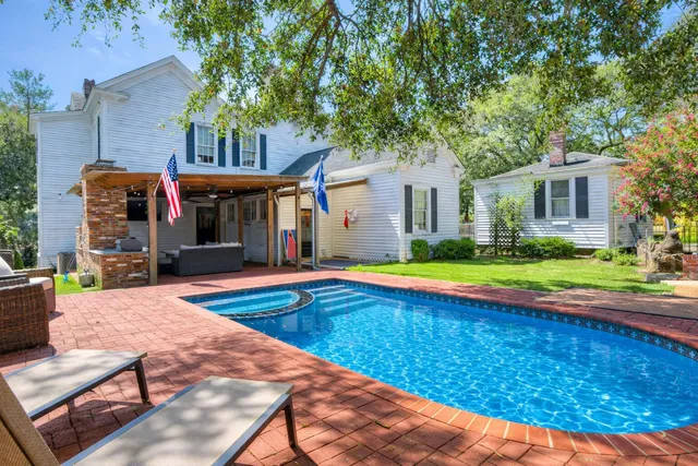 $949,900 | 424 Barnwell Avenue Northwest, Aiken, SC 29801