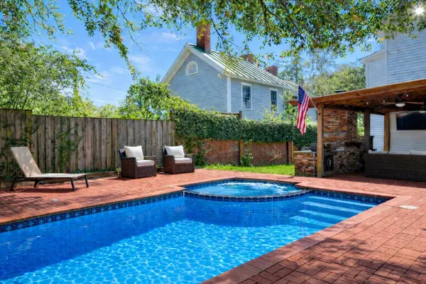 $949,900 | 424 Barnwell Avenue Northwest, Aiken, SC 29801