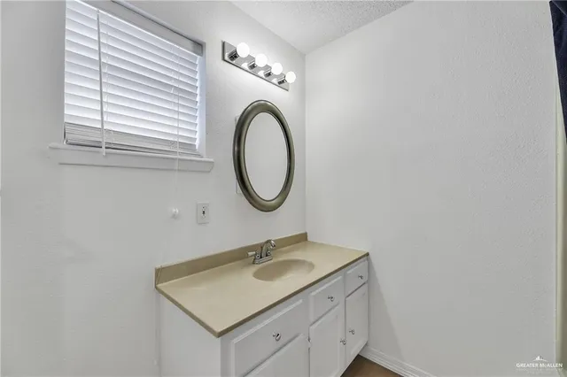 $1,400 | 1001 North 15th Street, McAllen, TX 78501