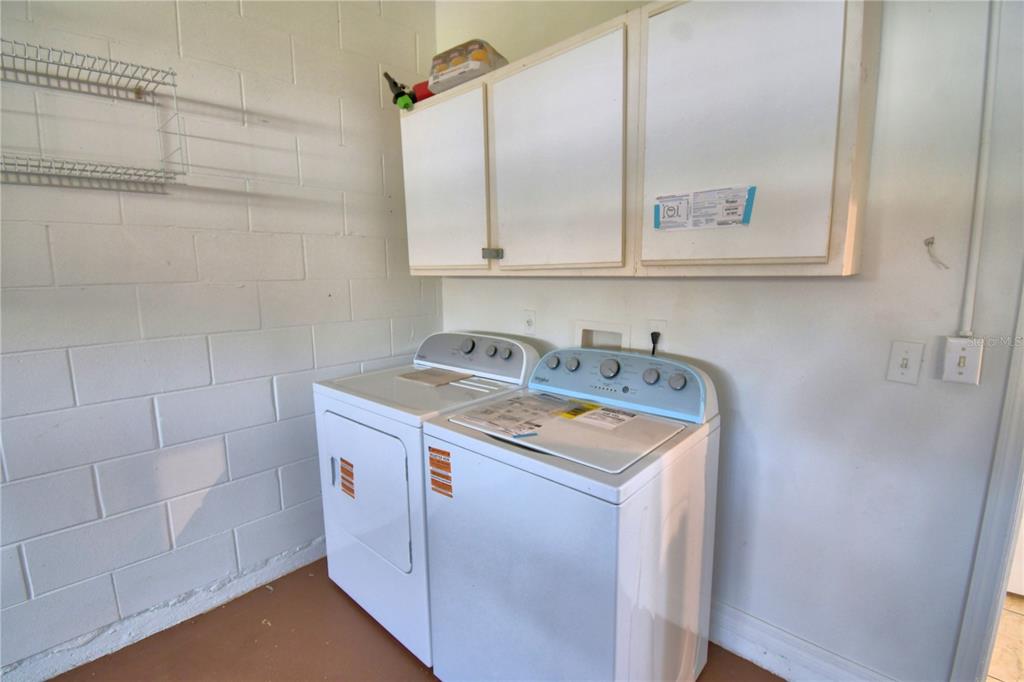 5368 Dahlia Reserve Drive Kissimmee, FL 34758 - Photo 68 of 83 a utility room with dryer and washer