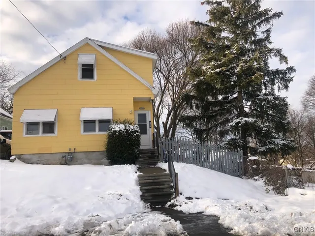 $138,500 | 110 Spring Lane, Syracuse, NY 13208