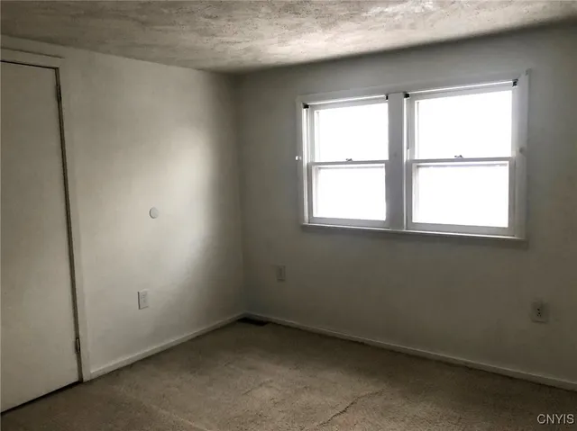 $138,500 | 110 Spring Lane, Syracuse, NY 13208