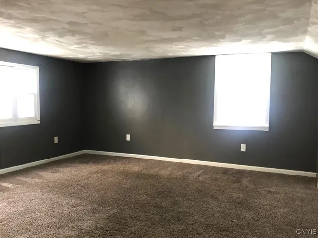 $138,500 | 110 Spring Lane, Syracuse, NY 13208