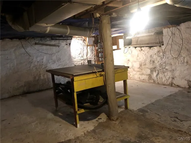 $138,500 | 110 Spring Lane, Syracuse, NY 13208