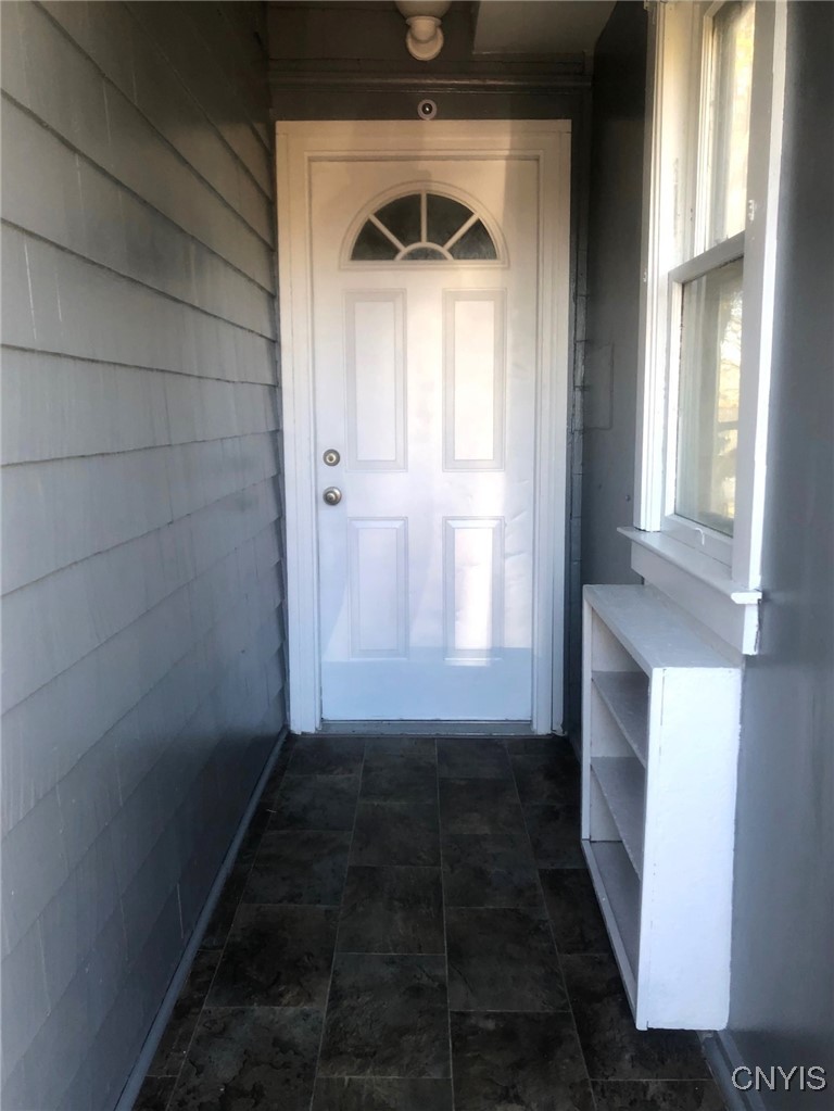 110 Spring Lane Syracuse, NY 13208 - Photo 4 of 40 Enclosed Entrance will welcome you into this home