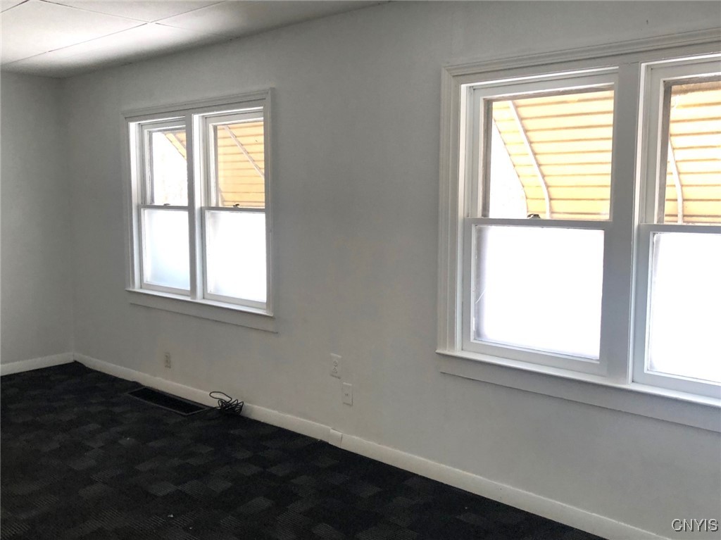 110 Spring Lane Syracuse, NY 13208 - Photo 9 of 40 Living Room