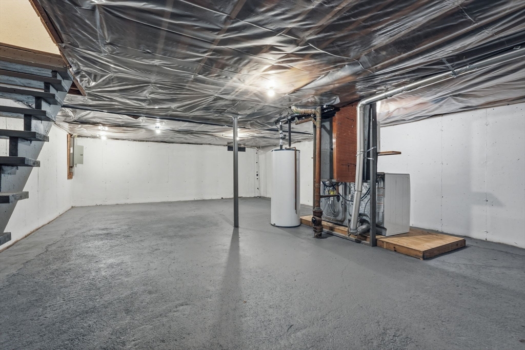 170 East Hadley Road, Unit 96 Amherst, MA 01002 - Photo 24 of 36 a view of a room with gym equipment