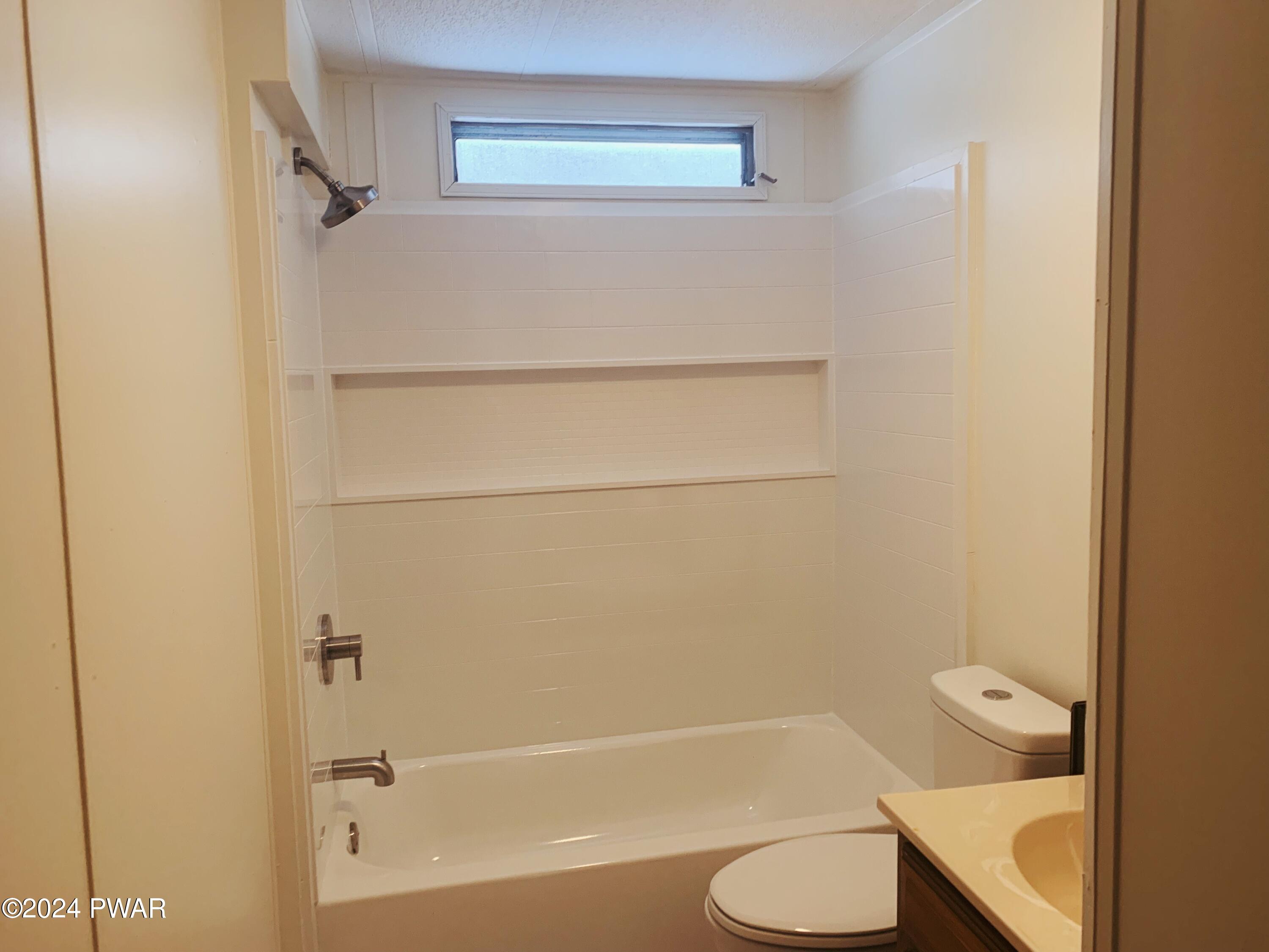 141 Rustic Road Greentown, PA 18426 - Photo 27 of 29 Main Bath