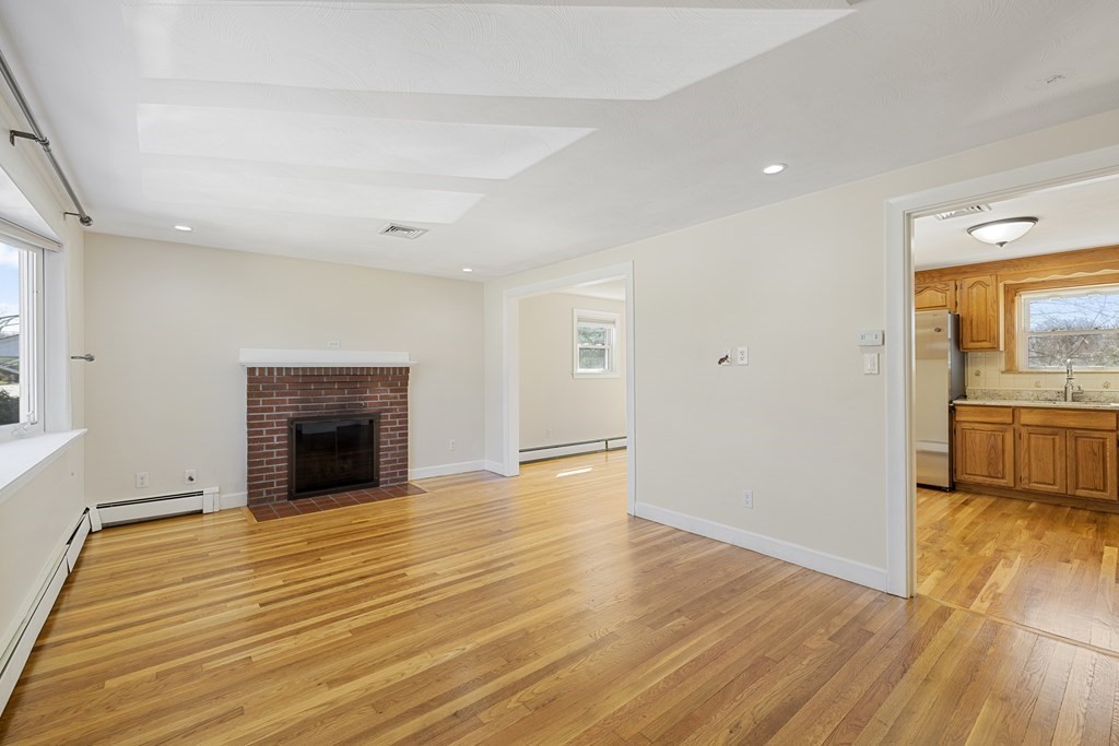 160 Ravenswood Road Waltham, MA 02453 - Photo 8 of 30