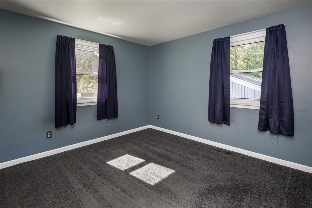 962 Martin Road Henrietta, NY 14586 - Photo 23 of 50 1st floor bedroom