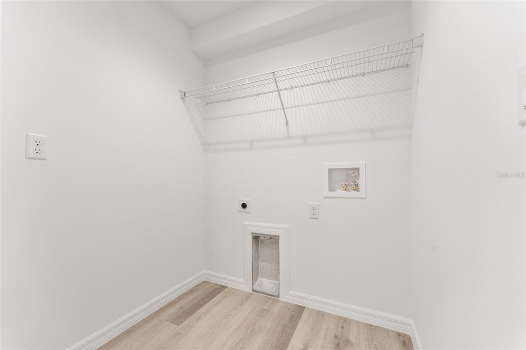 319 Fisher Road Ocklawaha, FL 32179 - Photo 40 of 48 an empty room with a empty space