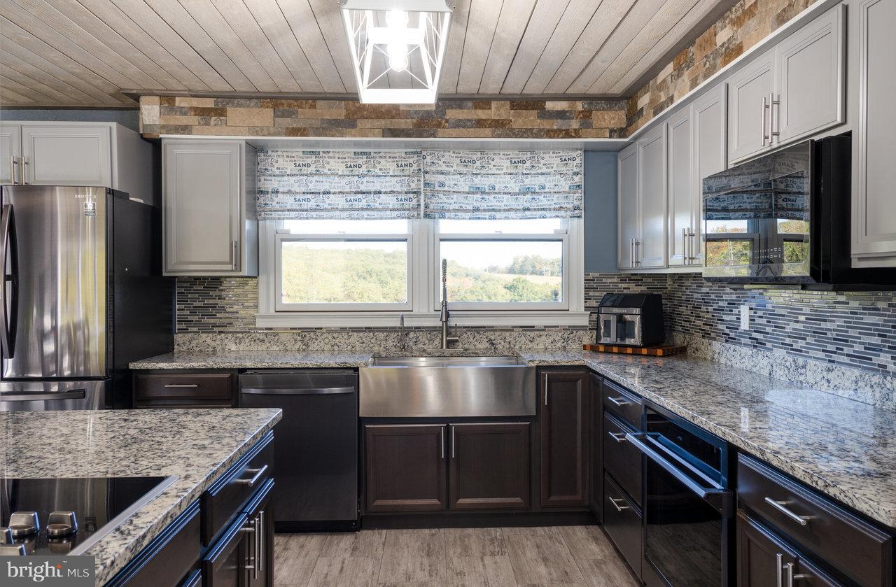 212 Whitacre Road Gore, VA 22637 - Photo 19 of 100 Modern kitchen with elegant finishes.