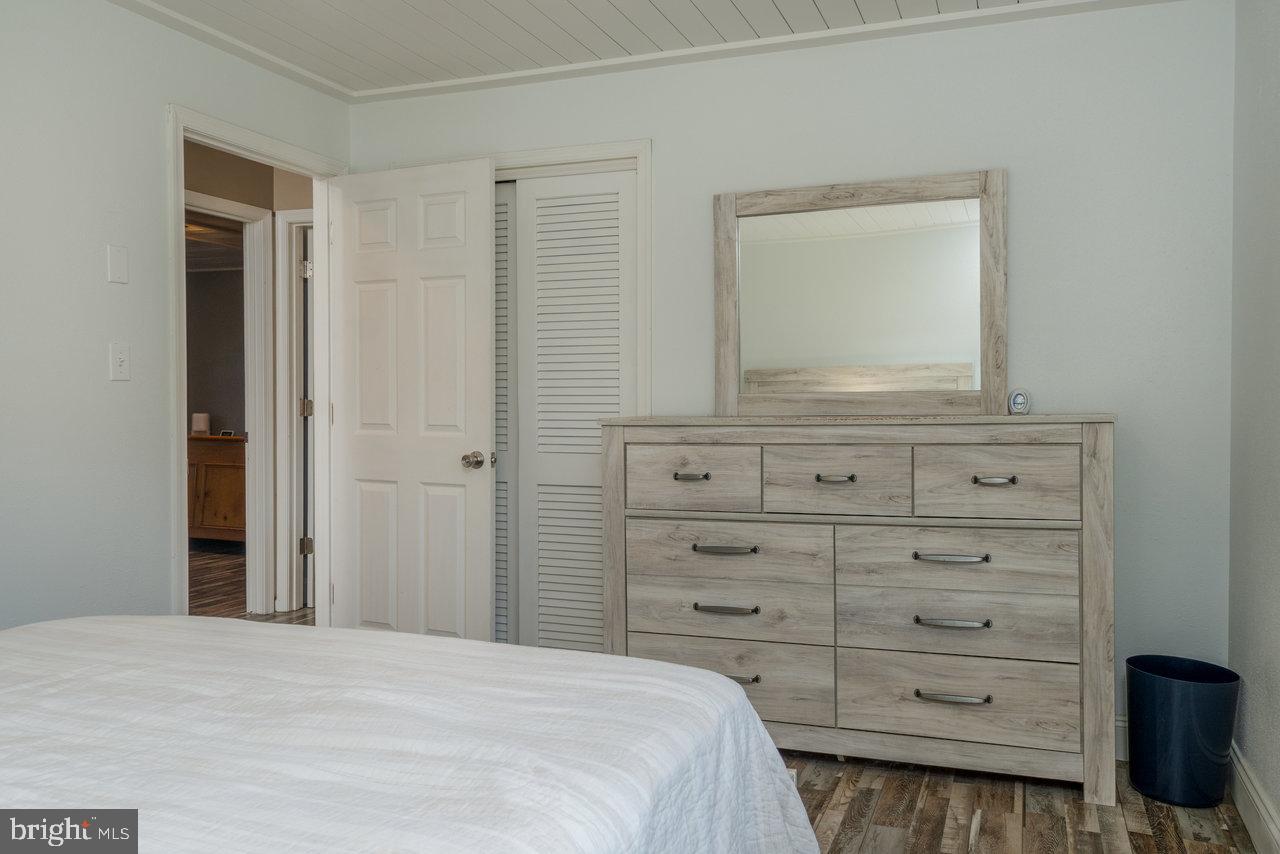 212 Whitacre Road Gore, VA 22637 - Photo 49 of 100 Serene bedroom with modern decor.