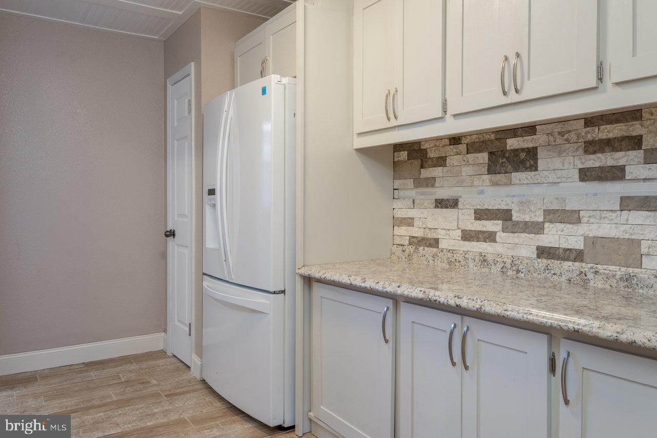 212 Whitacre Road Gore, VA 22637 - Photo 62 of 100 Modern kitchen with stylish backsplash.