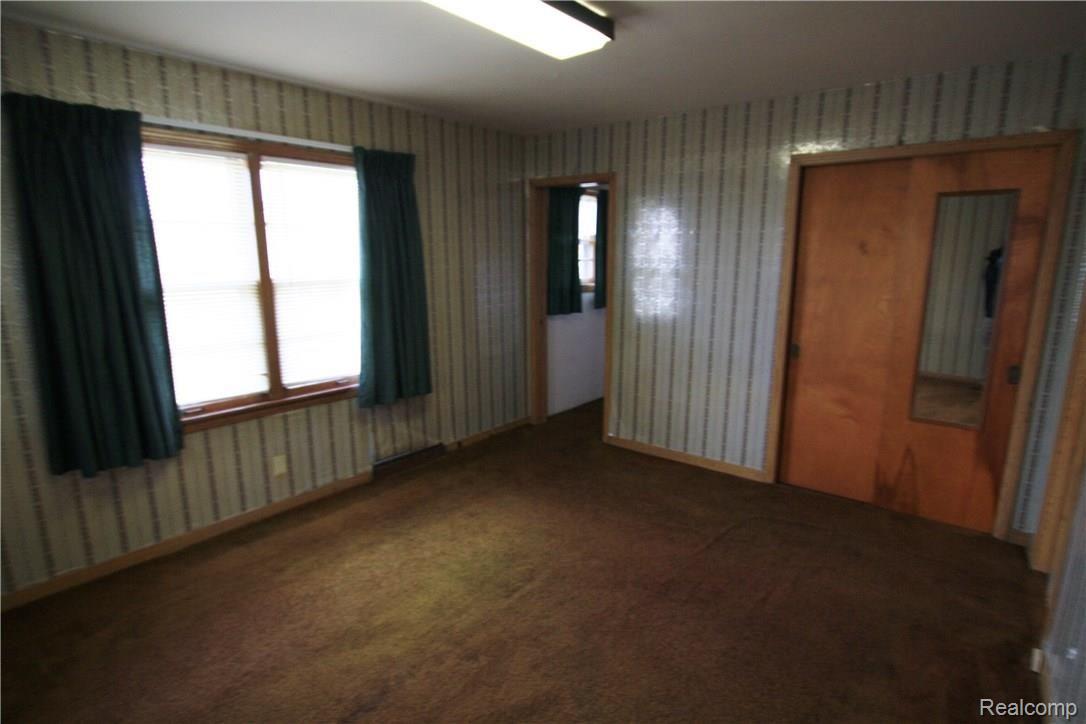 4218 Davison Road Burton, MI 48509 - Photo 25 of 36 IMG_7481.JPG
