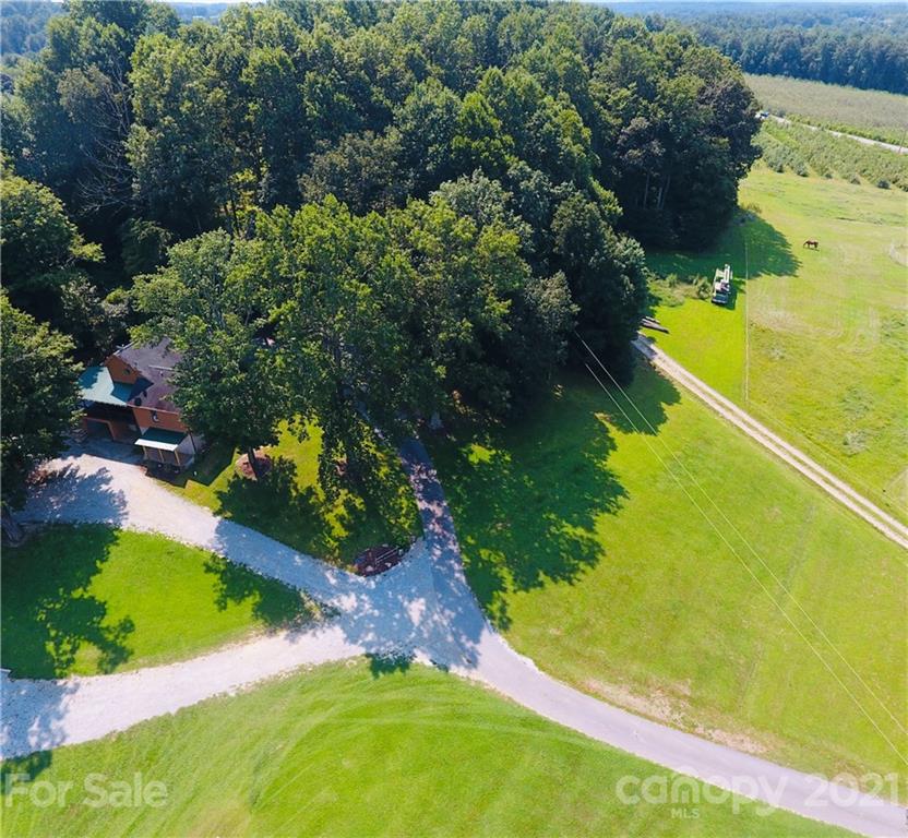 1254 Pace Road Hendersonville, NC 28792 - Photo 8 of 33 Gallery Image 8