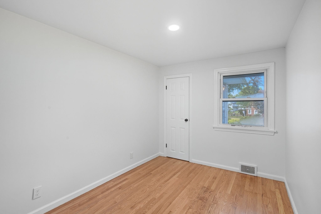 11 Copeland Street Springfield, MA 01108 - Photo 12 of 27 an empty room with a window