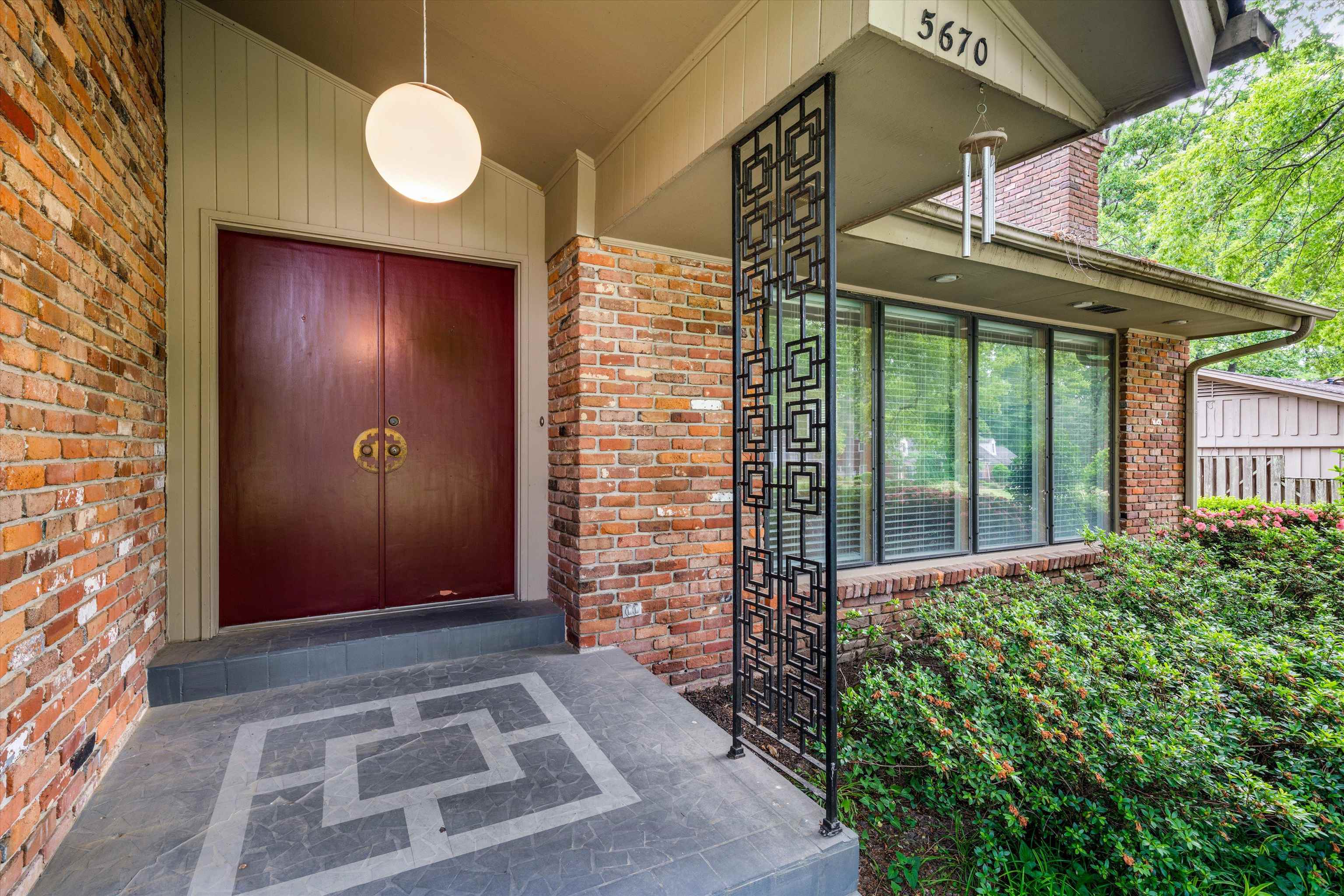 5670 North Angela Road Memphis, TN 38120 - Photo 2 of 22 a view of a door and an entrance