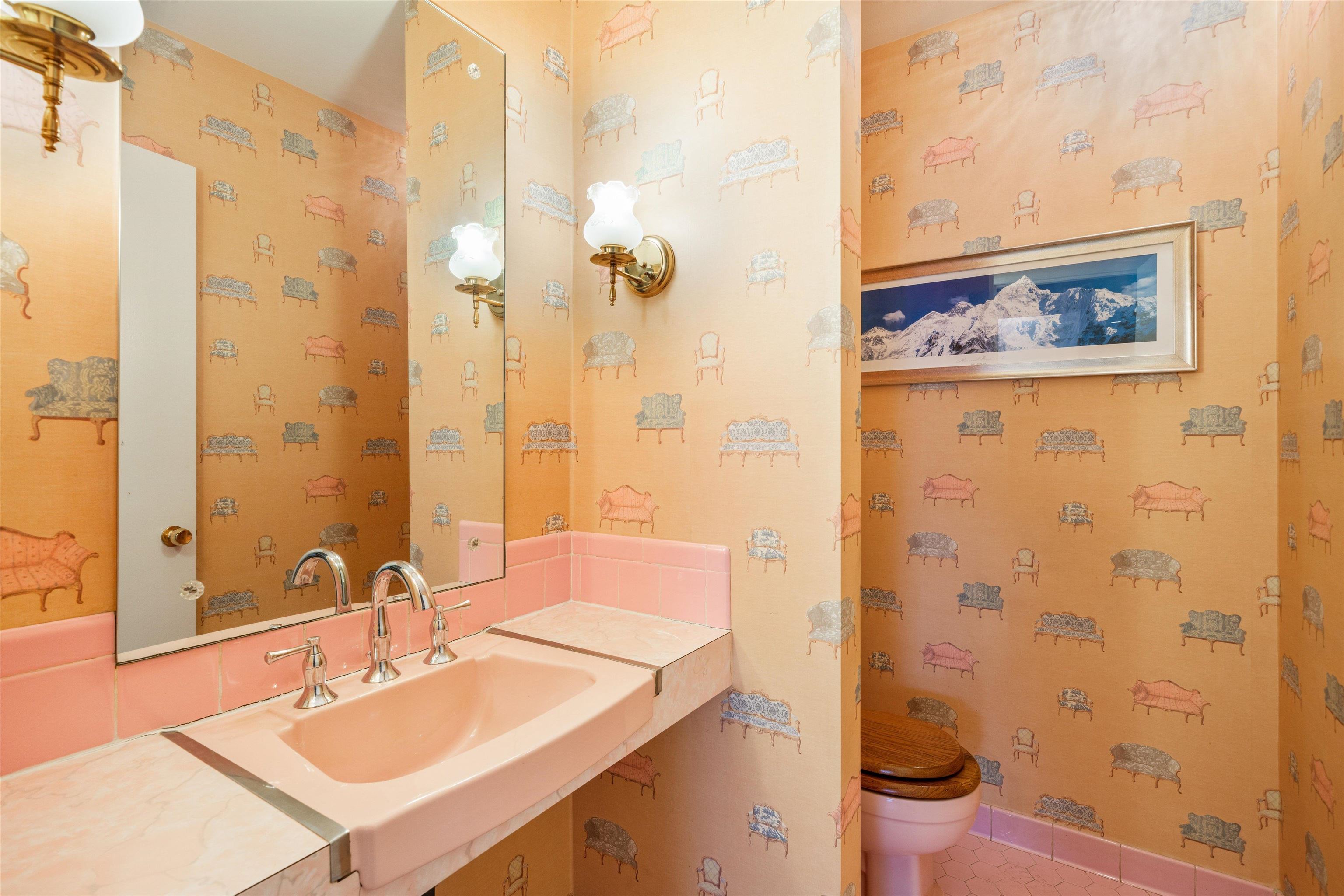 5670 North Angela Road Memphis, TN 38120 - Photo 10 of 22 a bathroom with a sink mirror toilet and shower