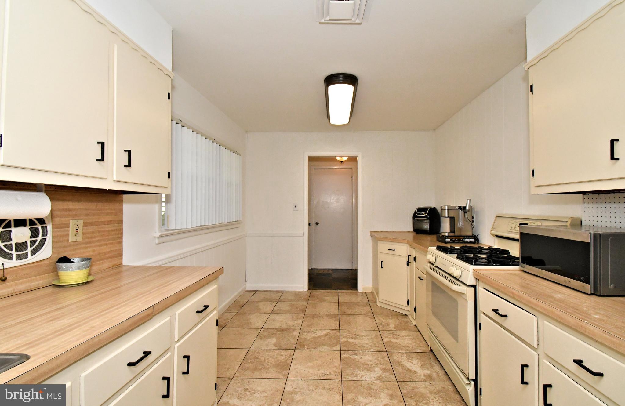 5 Royal Oak Road Lawrence Township, NJ 08648 - Photo 12 of 53