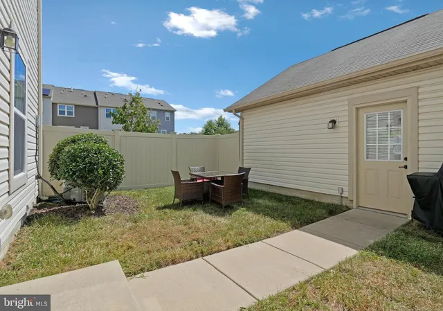 $425,000 | 5615 Barnstormers Lane, Waldorf, MD 20602