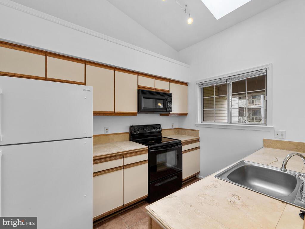 7806 Spinnaker Road, Unit 523 Laurel, MD 20707 - Photo 14 of 33 Kitchen area w/ vaulted ceilings