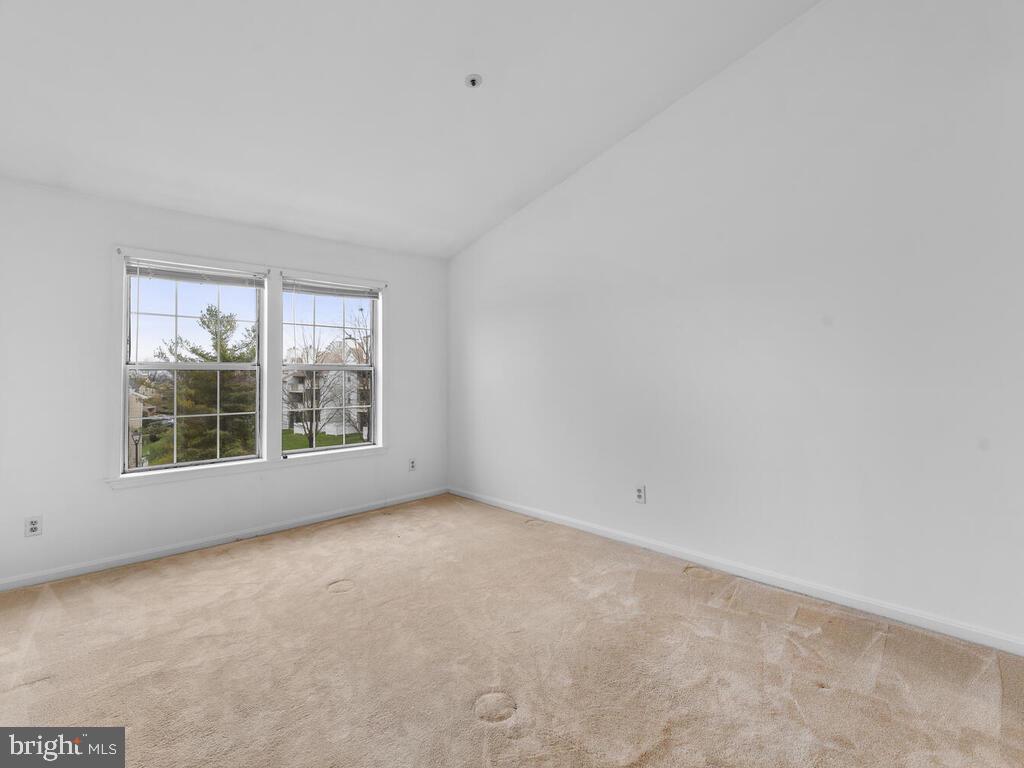 7806 Spinnaker Road, Unit 523 Laurel, MD 20707 - Photo 18 of 33 Owners suite w/ walk in closets