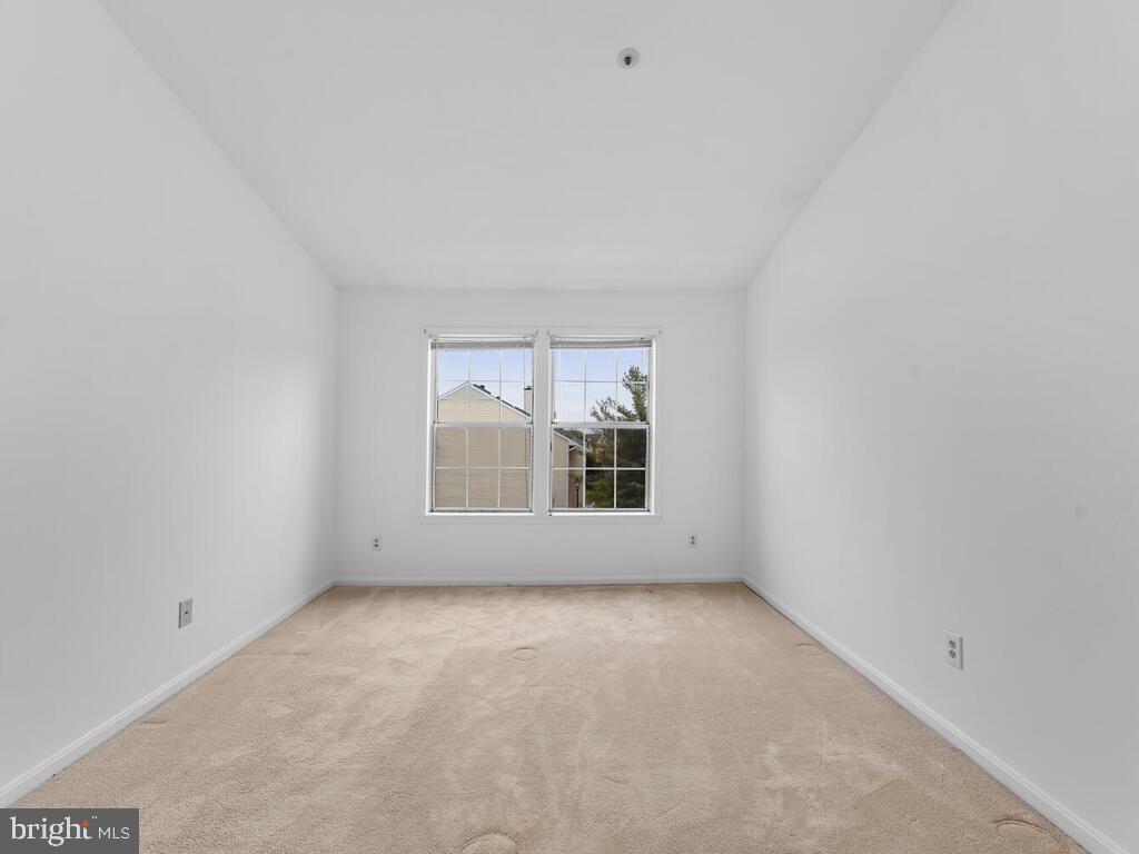 7806 Spinnaker Road, Unit 523 Laurel, MD 20707 - Photo 20 of 33 Owners suite w/ walk in closets & vaulted ceilings