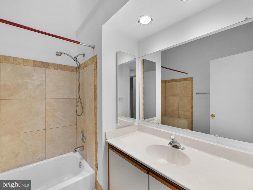 7806 Spinnaker Road, Unit 523 Laurel, MD 20707 - Photo 24 of 33 Owners suite bath in bedroom