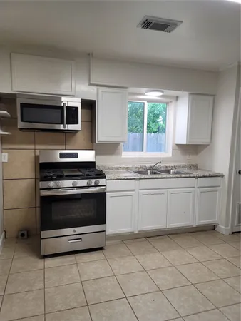 $1,995 | 904 Chote Avenue, Austin, TX 78702