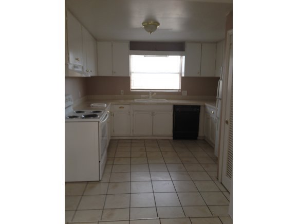 2216 Allan Adale Road Melbourne, FL 32935 - Photo 6 of 16 kitchen
