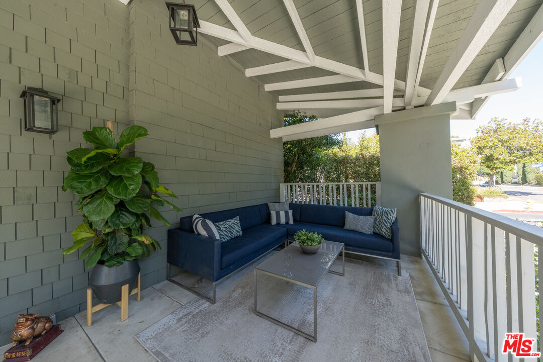 385 North Wilton Place Los Angeles, CA 90004 - Photo 3 of 53