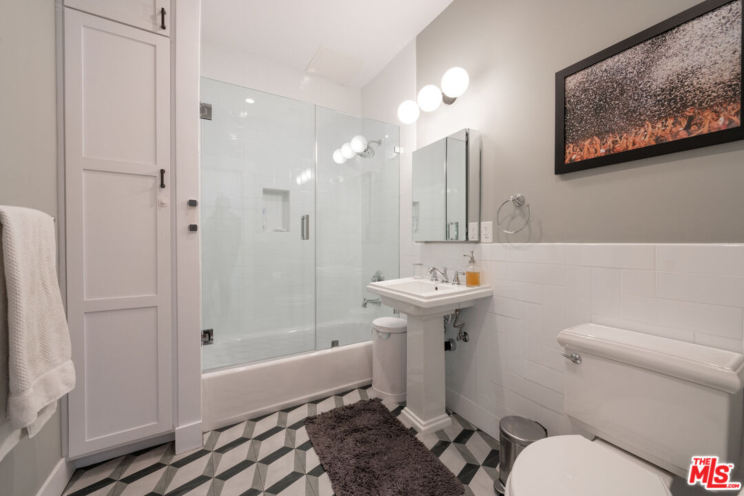385 North Wilton Place Los Angeles, CA 90004 - Photo 22 of 53 a bathroom with a sink a toilet and shower