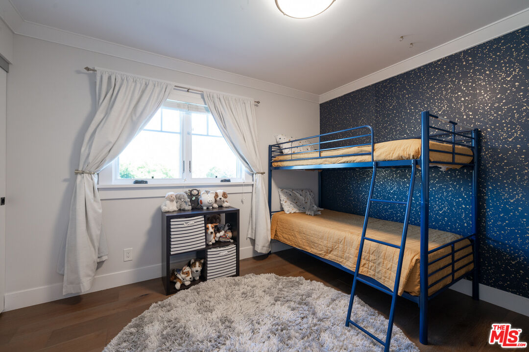 385 North Wilton Place Los Angeles, CA 90004 - Photo 38 of 53 a bedroom with bunk bed and a window