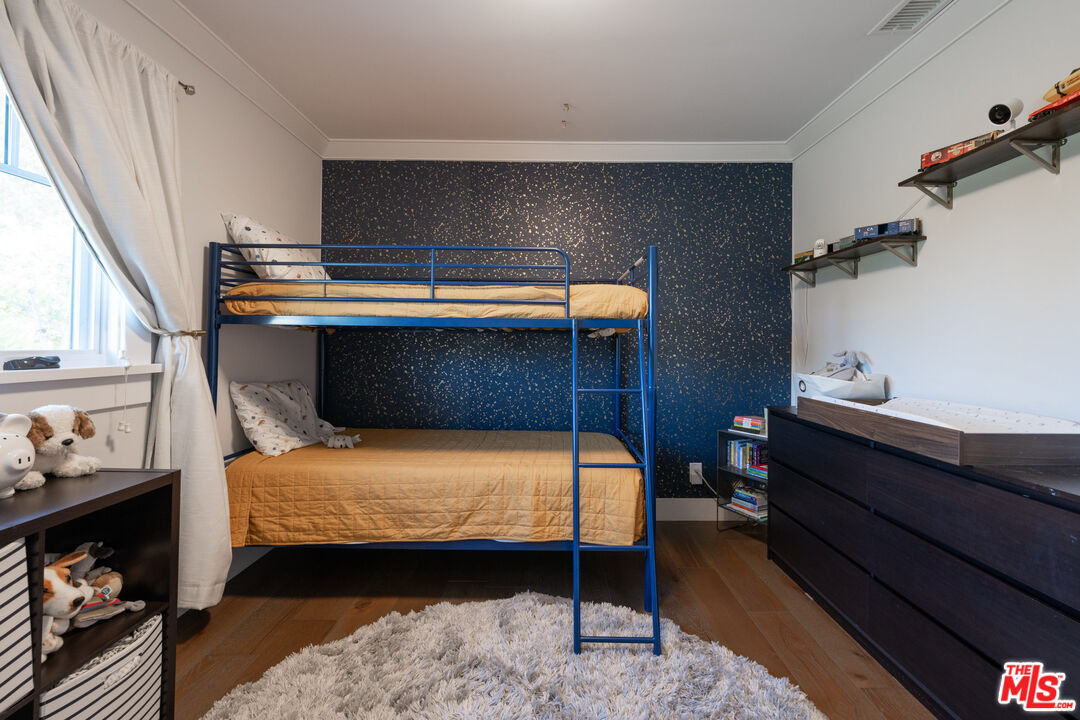 385 North Wilton Place Los Angeles, CA 90004 - Photo 39 of 53 a bedroom with two beds and a dresser