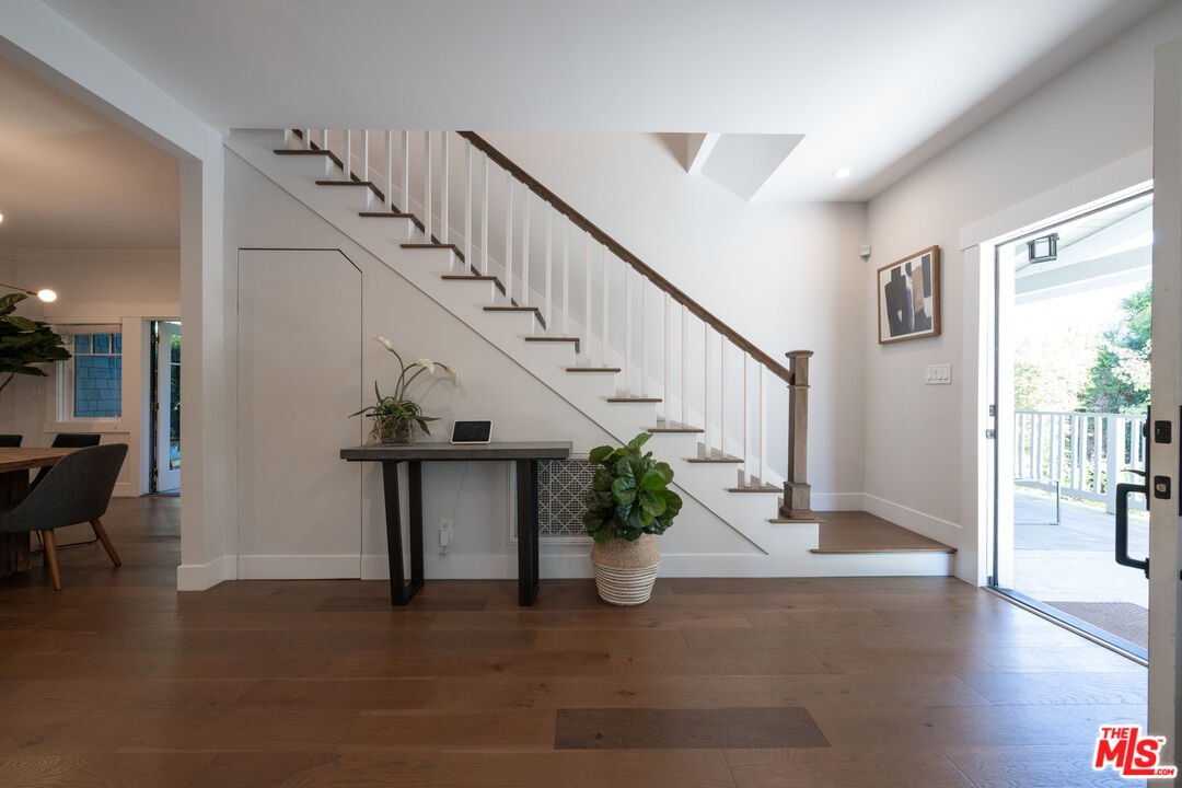 385 North Wilton Place Los Angeles, CA 90004 - Photo 9 of 53 a view of entryway and hall with wooden floor